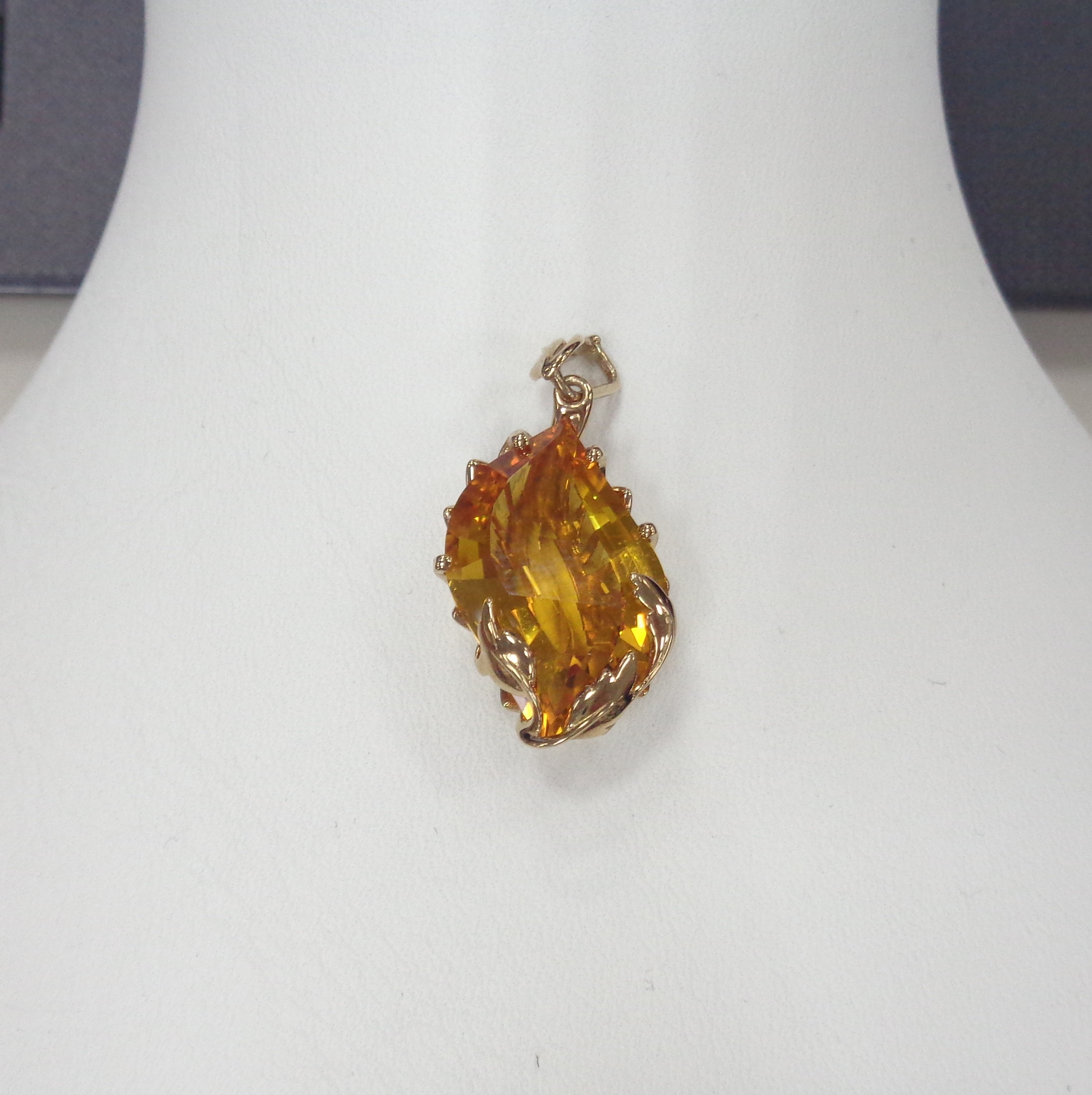 Серебряная подвеска с цитрином